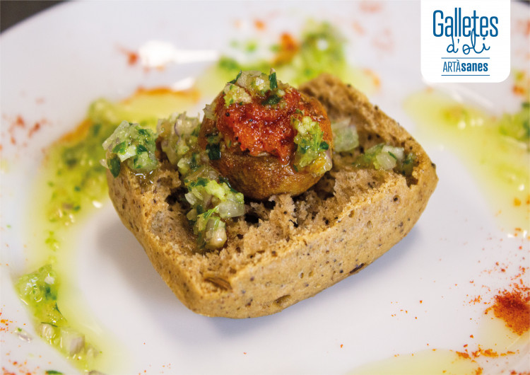 Tapes de Galletes ARTÀsanes de botifarró amb xampinyons farcits amb sobrasada